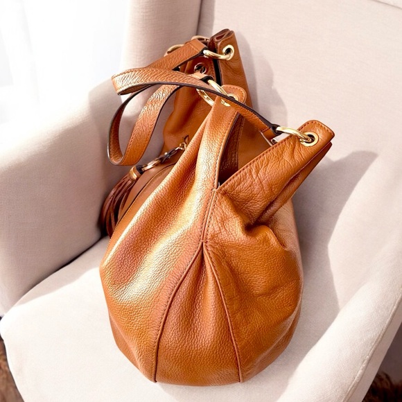 Michael Kors slouchy Fulton style shoulder bag in caramel brown - Picture 6 of 16